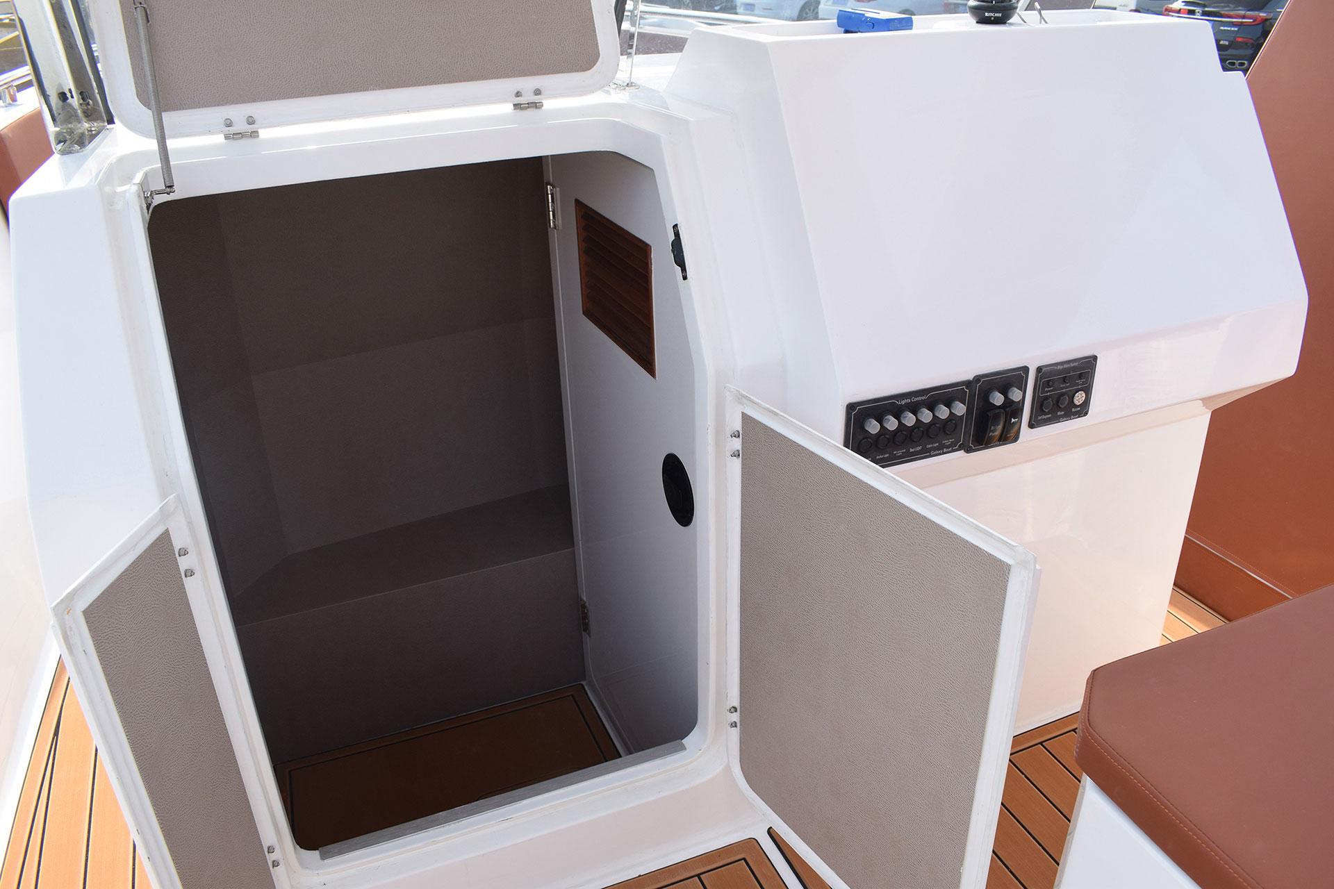 Galaxy Boat Europe ZF SPORT hk ()